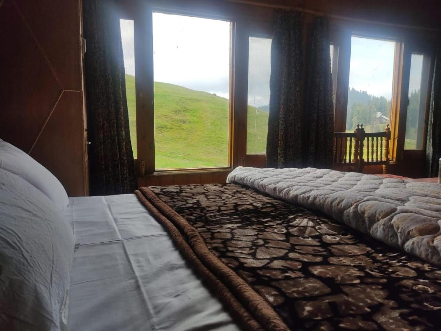 Roseland Cottage , Gulmarg Exterior photo