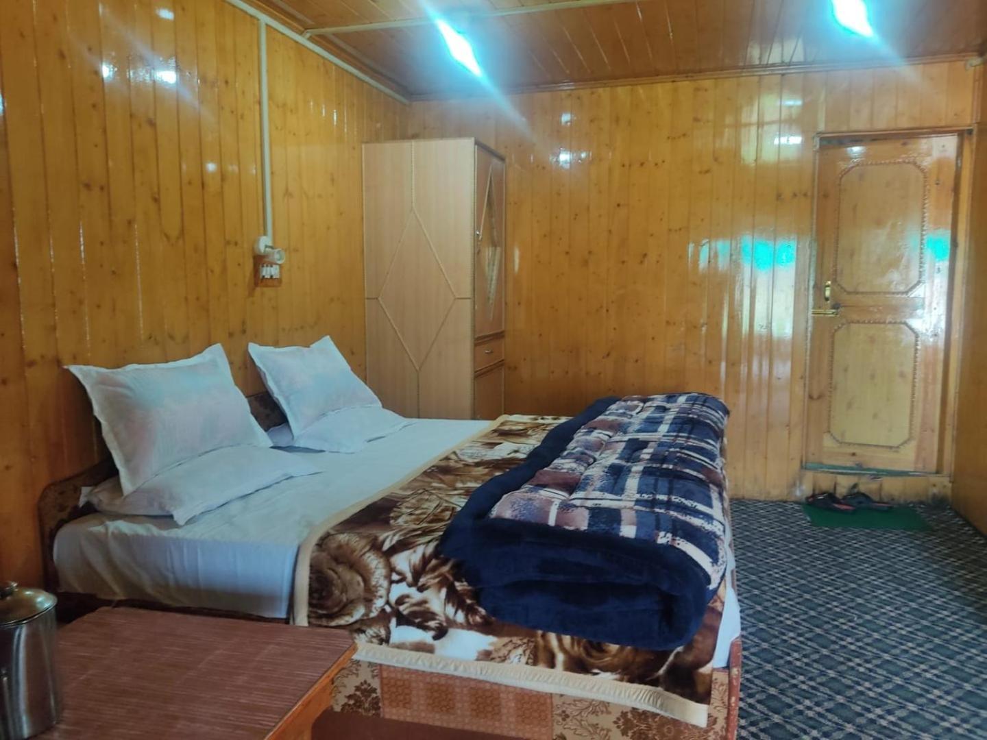 Roseland Cottage , Gulmarg Exterior photo